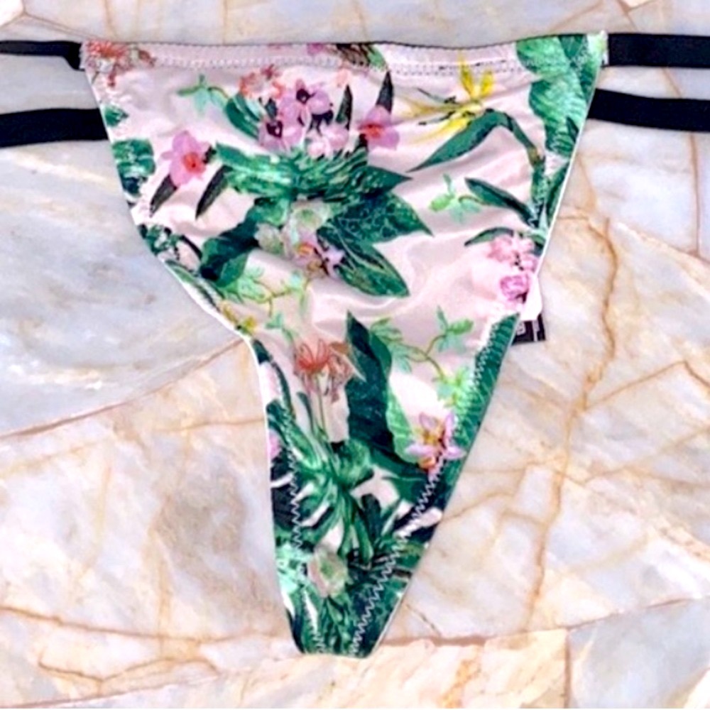 VS VERY SEXY V-Hardware V-String Panty Small